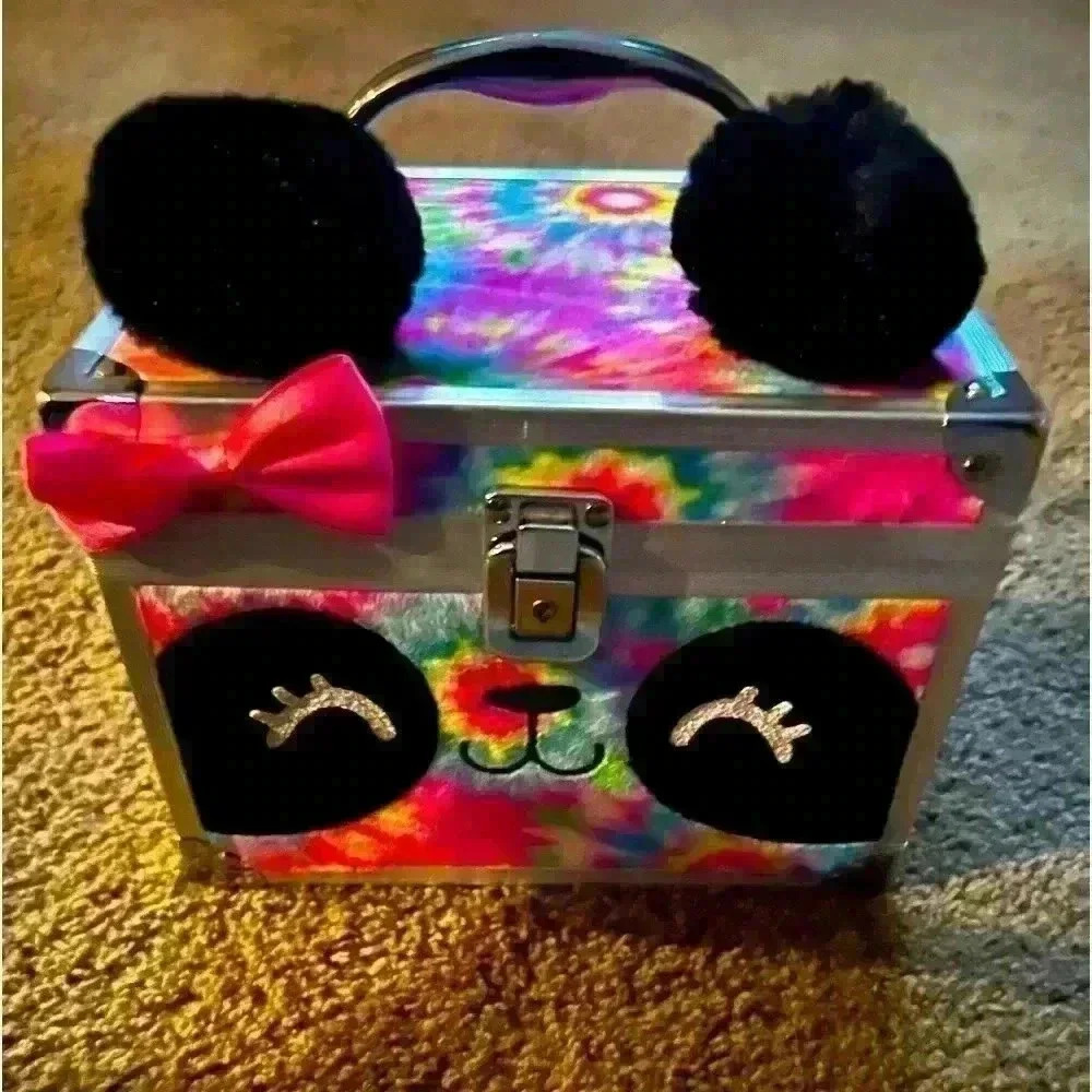 Super Cute Makeup or Girls case/storage